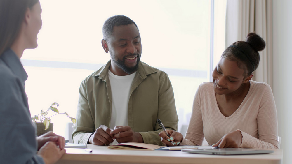 How a Professional Broker Can Help You Refinance